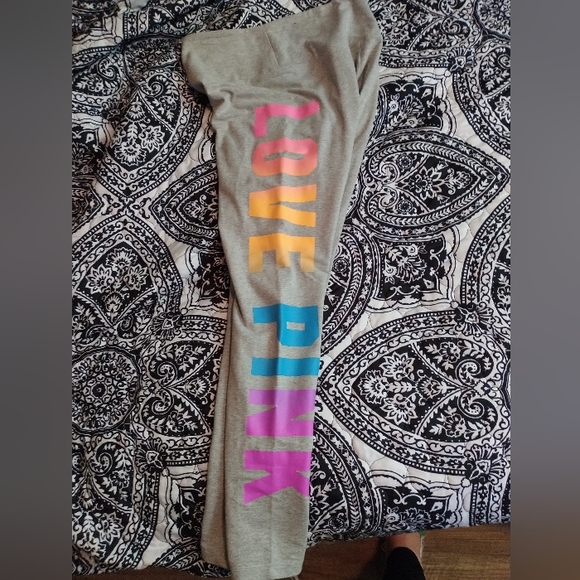 PINK Victoria's Secret Pants - Vs leggings brand new with tags